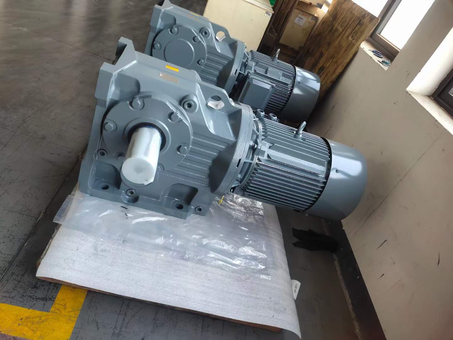 KAF37-Y0.25KW-6.37ٻFF157R97DRE180M4