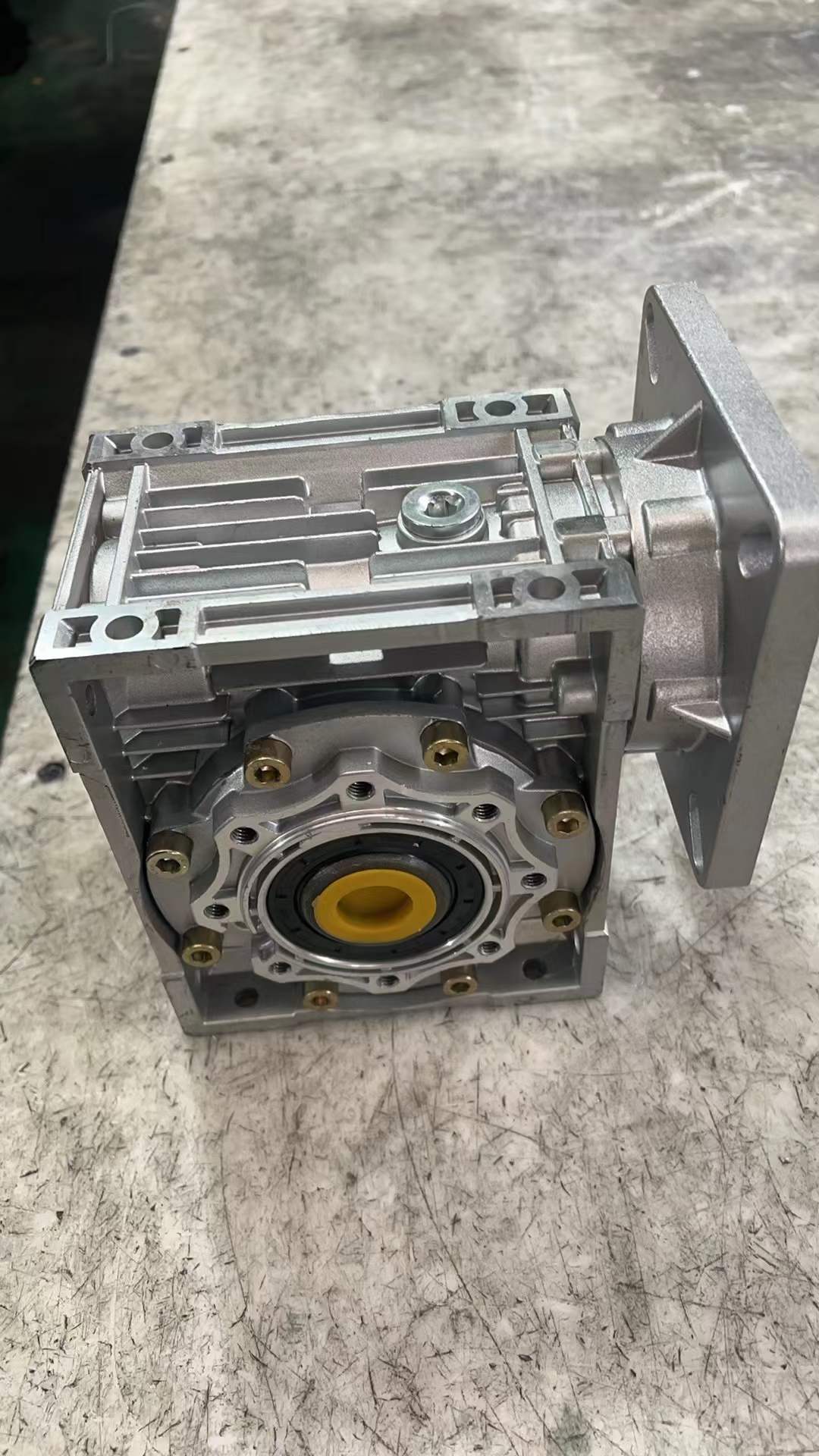 R37-Y1.5KW-15.6M1-0ƶٻFF57DV132S4